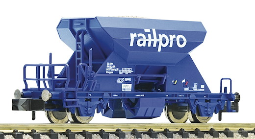 Schotterwagen der Voestalpine Railpro, eingestellt bei der NS