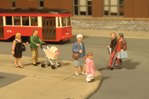 Strolling Figures 6/