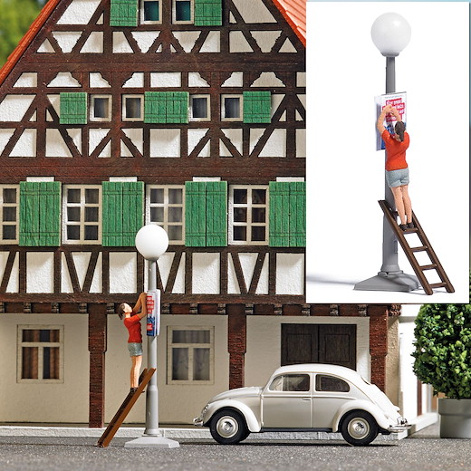 Action Set: Plakataufhängerin