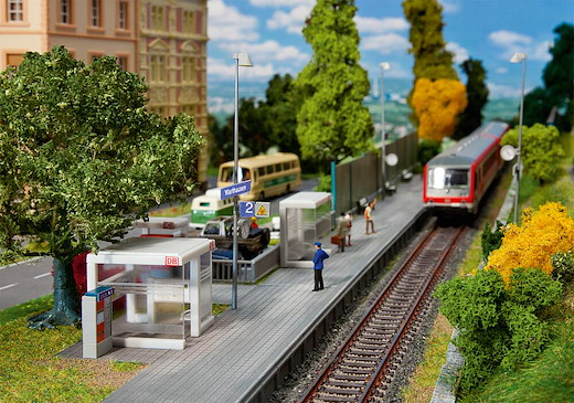 Moderne Wartehäuschen mit Zubehör, SBB