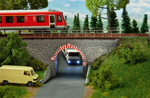 Steinbogenbrücke