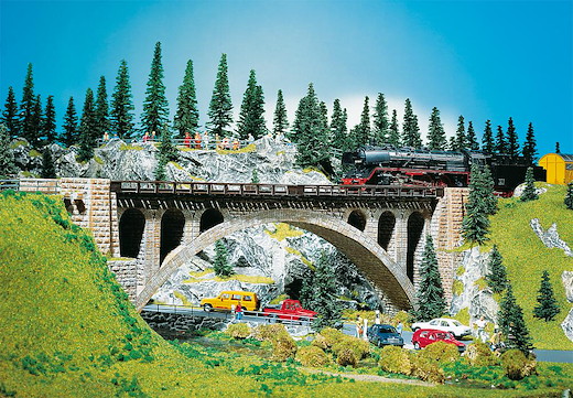 Steinbogenbrücke