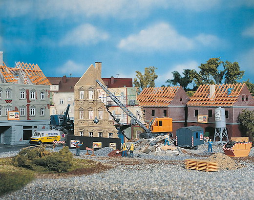 Abbruchhaus mit Bagger