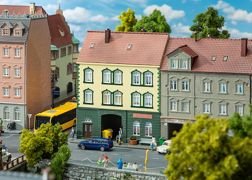 Stadthaus mit Modellbaugeschäft