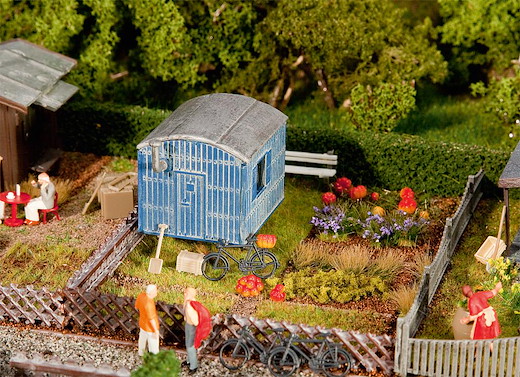 Schrebergarten mit Bauwagen