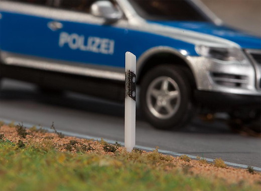 32 Begrenzungspfähle