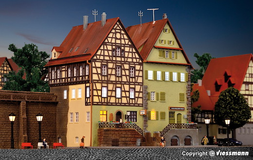 N Haus auf der Mauer, 2 Stuec