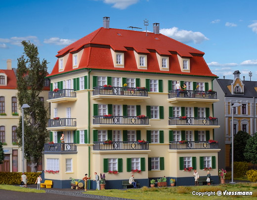 H0 Mehrfamilienhaus mit Balko
