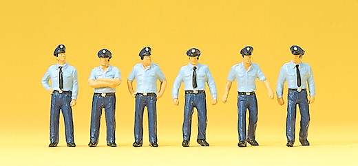 Feuerwehrmänner in Sommeruniform
