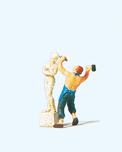 Bildhauer mit Skulptur