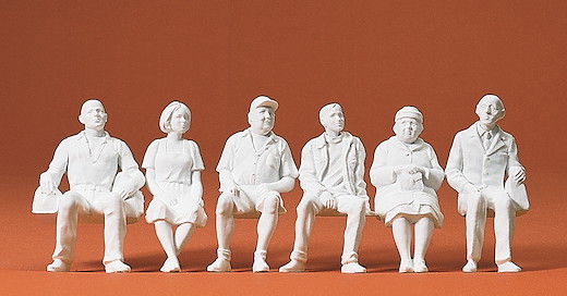 Sitzende Reisende, 6 unbemalte Figuren
