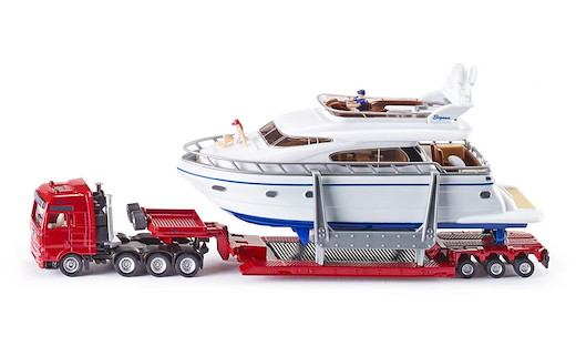Schwertransport mit Yacht