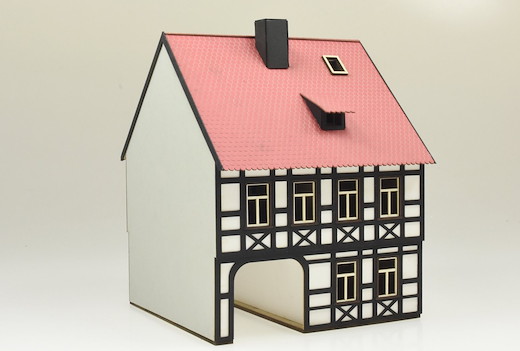 Bausatz Harzer Fachwerk-Stadthaus zweistöckig mit Tordurchfahrt, Fachw. weiss