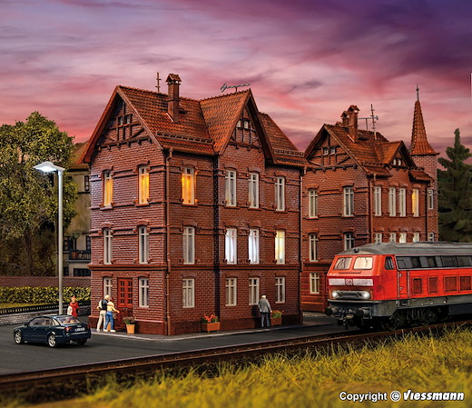 H0 Eisenbahner-Wohnhaus mit F