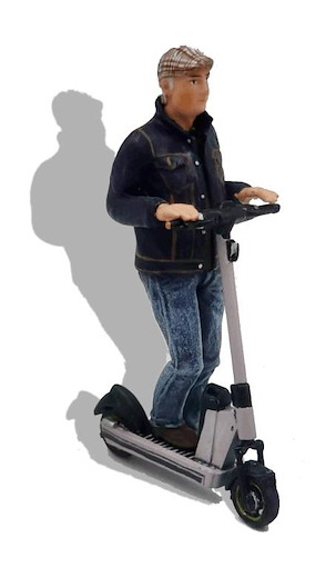 Mann mit E-Roller