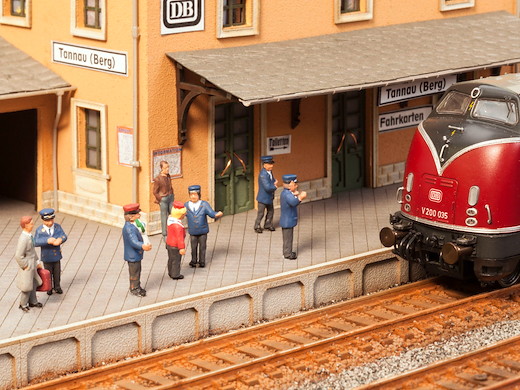 *Sound-Szene N Auf dem Bahnsteig