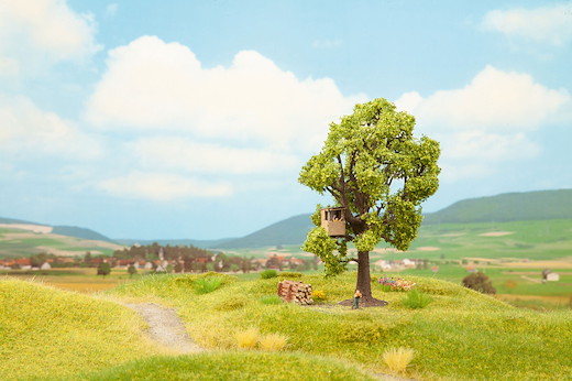 Baum mit Baumhaus 13 cm hoch   TT