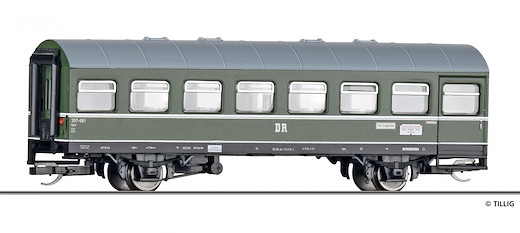 Reisezugwagen in DR-Beschriftung