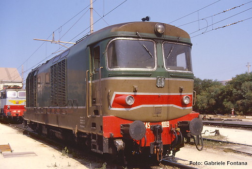 Diesellok D.445 1. Serie mit Logo FS V