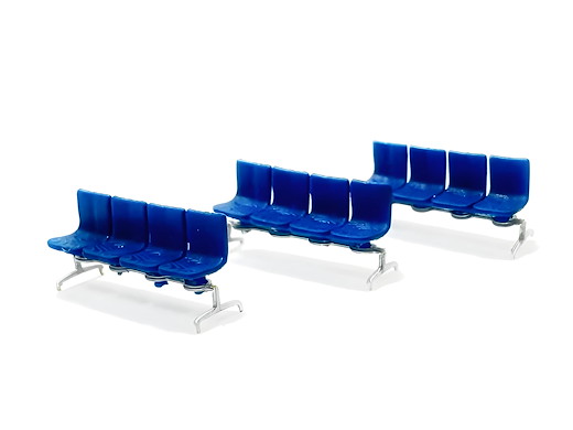 Blaue Sitzbänke