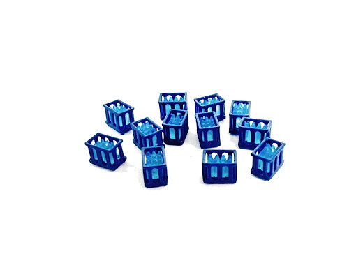 12 blaue Wasserkisten