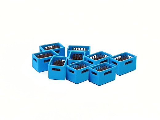 9 blaue Bierkisten