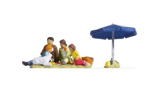 Familie beim Picknick